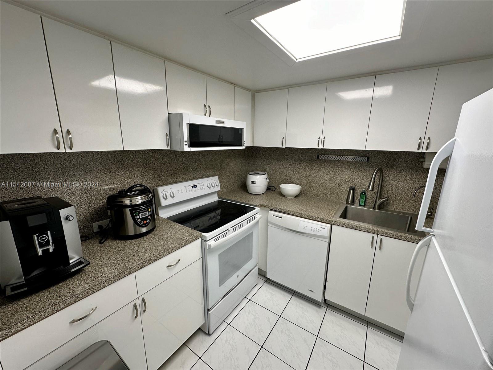 7441 Wayne Ave 1C, Miami Beach, Florida 33141, 2 Bedrooms Bedrooms, ,2 BathroomsBathrooms,Residential,For Sale,7441 Wayne Ave 1C,A11542087