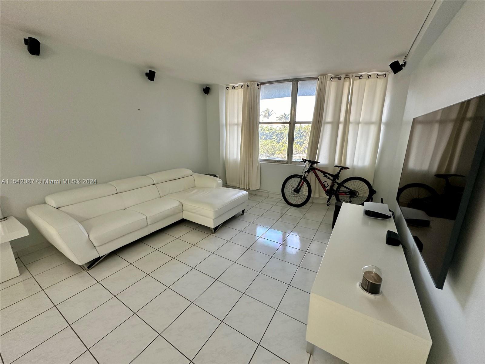 7441 Wayne Ave 1C, Miami Beach, Florida 33141, 2 Bedrooms Bedrooms, ,2 BathroomsBathrooms,Residential,For Sale,7441 Wayne Ave 1C,A11542087