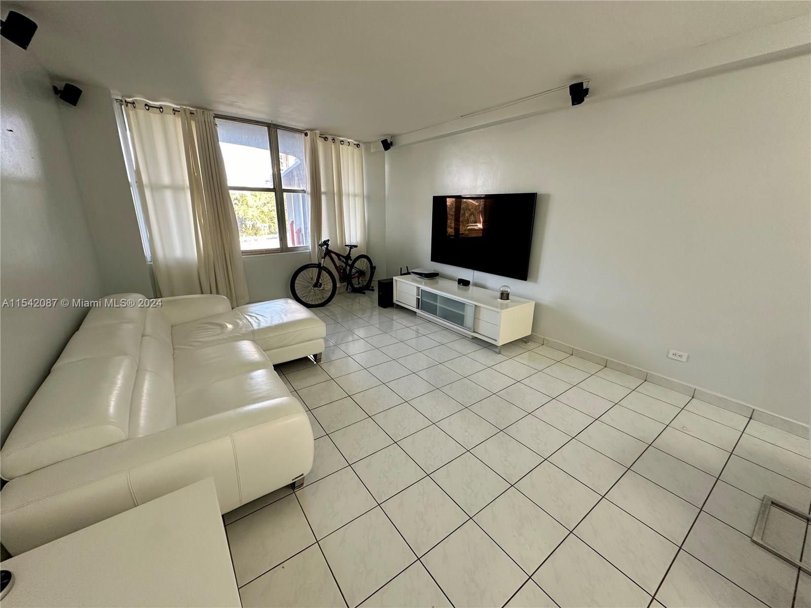 7441 Wayne Ave 1C, Miami Beach, Florida 33141, 2 Bedrooms Bedrooms, ,2 BathroomsBathrooms,Residential,For Sale,7441 Wayne Ave 1C,A11542087