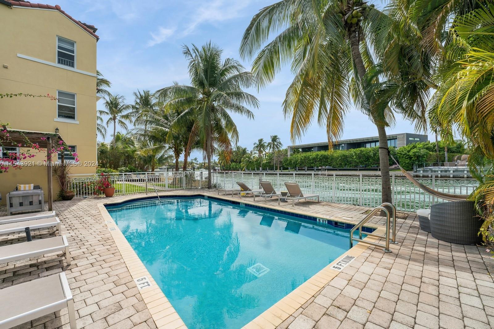 4812 Pine Tree Dr 206, Miami Beach, Florida 33140, 1 Bedroom Bedrooms, ,1 BathroomBathrooms,Residential,For Sale,4812 Pine Tree Dr 206,A11543921