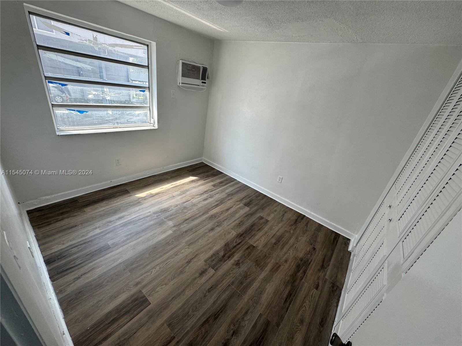 1607 NW 16th Ave 6, Miami, Florida 33125, 2 Bedrooms Bedrooms, ,1 BathroomBathrooms,Residentiallease,For Rent,1607 NW 16th Ave 6,A11545074