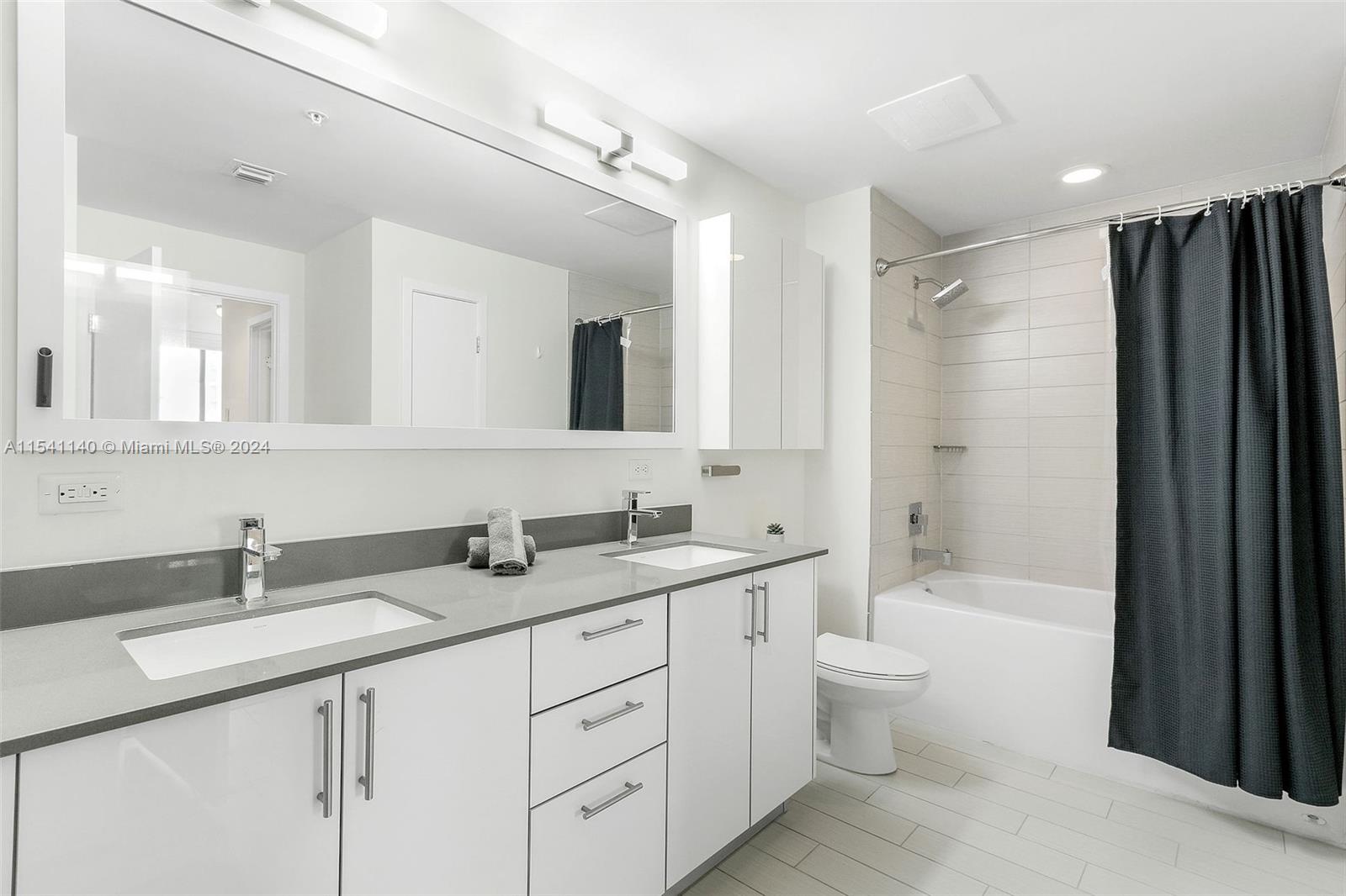 999 SW 1st Avenue 1412, Miami, Florida 33130, 2 Bedrooms Bedrooms, ,2 BathroomsBathrooms,Residential,For Sale,999 SW 1st Avenue 1412,A11541140