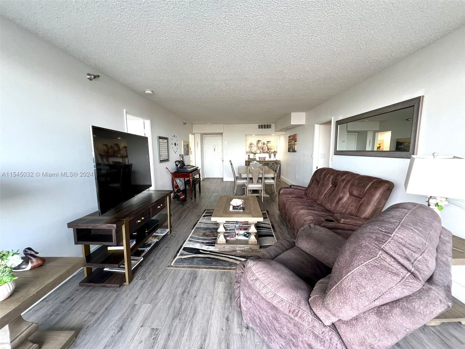 20505 E Country Club Dr 1932, Aventura, Florida 33180, 2 Bedrooms Bedrooms, ,2 BathroomsBathrooms,Residentiallease,For Rent,20505 E Country Club Dr 1932,A11545032