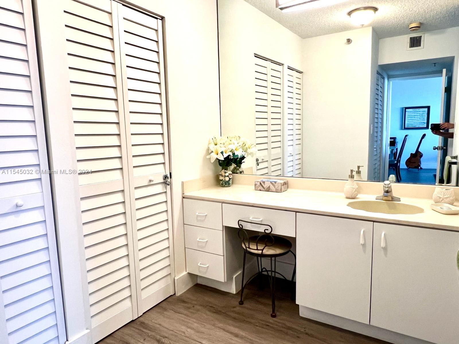 20505 E Country Club Dr 1932, Aventura, Florida 33180, 2 Bedrooms Bedrooms, ,2 BathroomsBathrooms,Residentiallease,For Rent,20505 E Country Club Dr 1932,A11545032