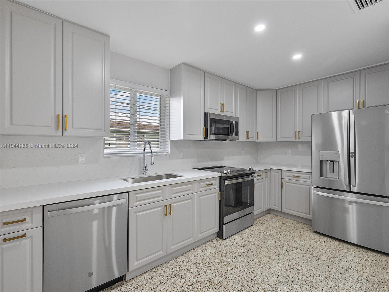 3820 SW 92nd Ave 3820, Miami, Florida 33165, 3 Bedrooms Bedrooms, ,2 BathroomsBathrooms,Residentiallease,For Rent,3820 SW 92nd Ave 3820,A11544986