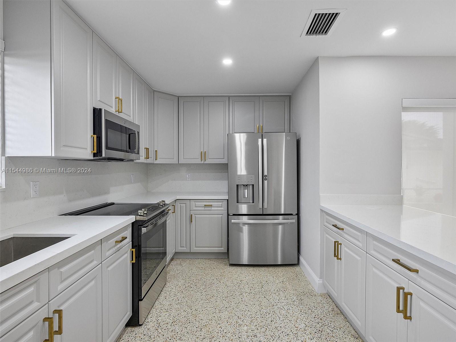 3820 SW 92nd Ave 3820, Miami, Florida 33165, 3 Bedrooms Bedrooms, ,2 BathroomsBathrooms,Residentiallease,For Rent,3820 SW 92nd Ave 3820,A11544986