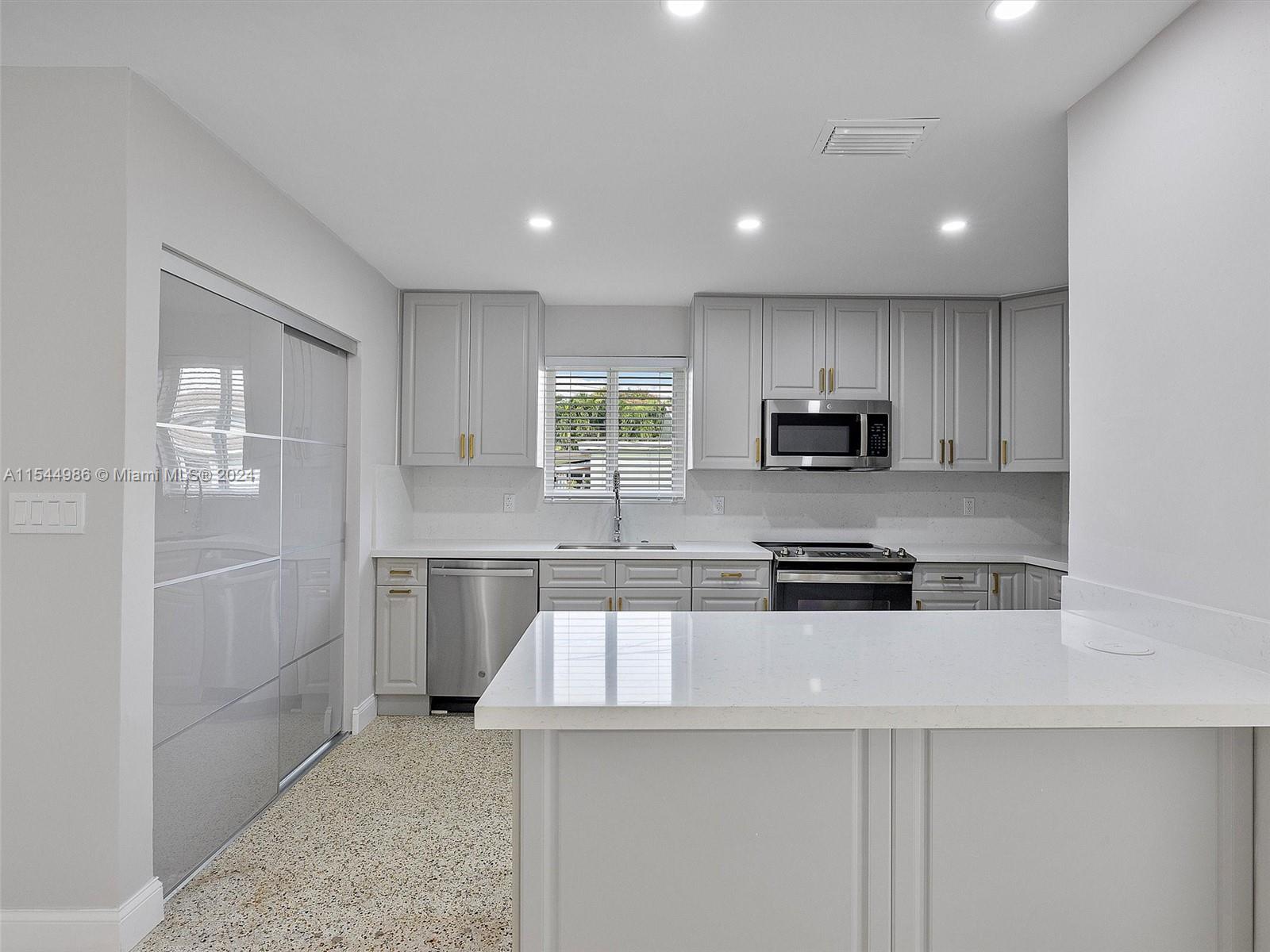 3820 SW 92nd Ave 3820, Miami, Florida 33165, 3 Bedrooms Bedrooms, ,2 BathroomsBathrooms,Residentiallease,For Rent,3820 SW 92nd Ave 3820,A11544986