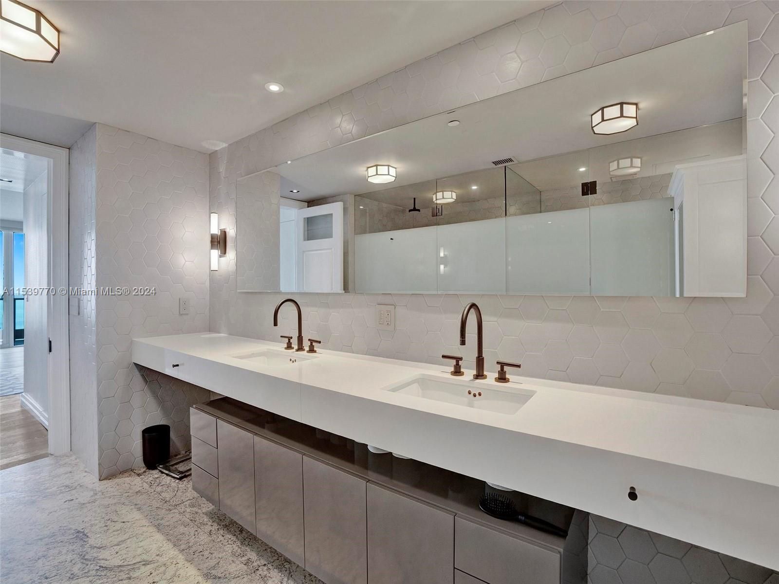 1331 Brickell Bay Dr, Miami, FL, 33131 United States, 3 Bedrooms Bedrooms, ,3 BathroomsBathrooms,Residential,For Sale,Brickell Bay Dr,A11539770