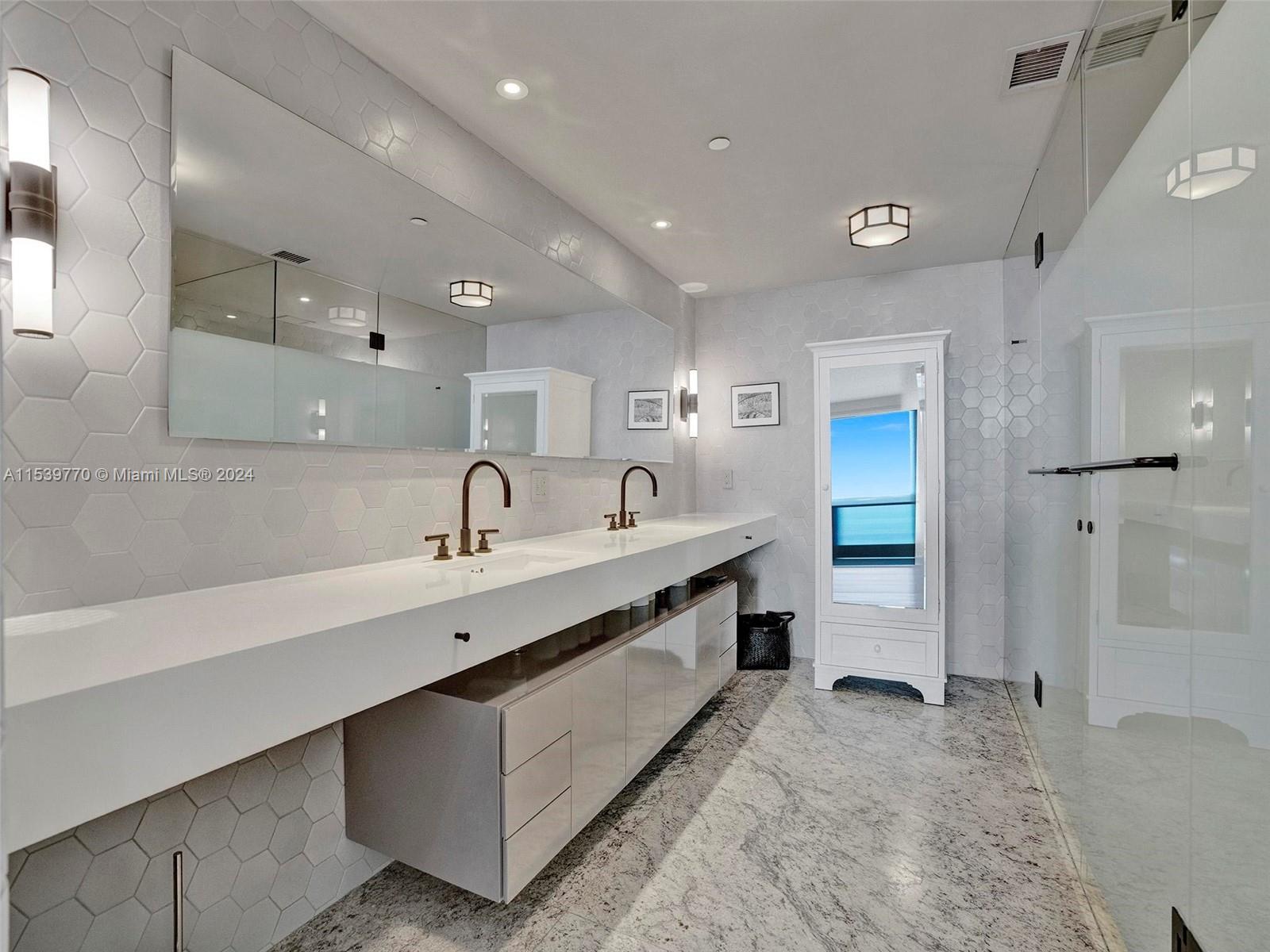 1331 Brickell Bay Dr, Miami, FL, 33131 United States, 3 Bedrooms Bedrooms, ,3 BathroomsBathrooms,Residential,For Sale,Brickell Bay Dr,A11539770