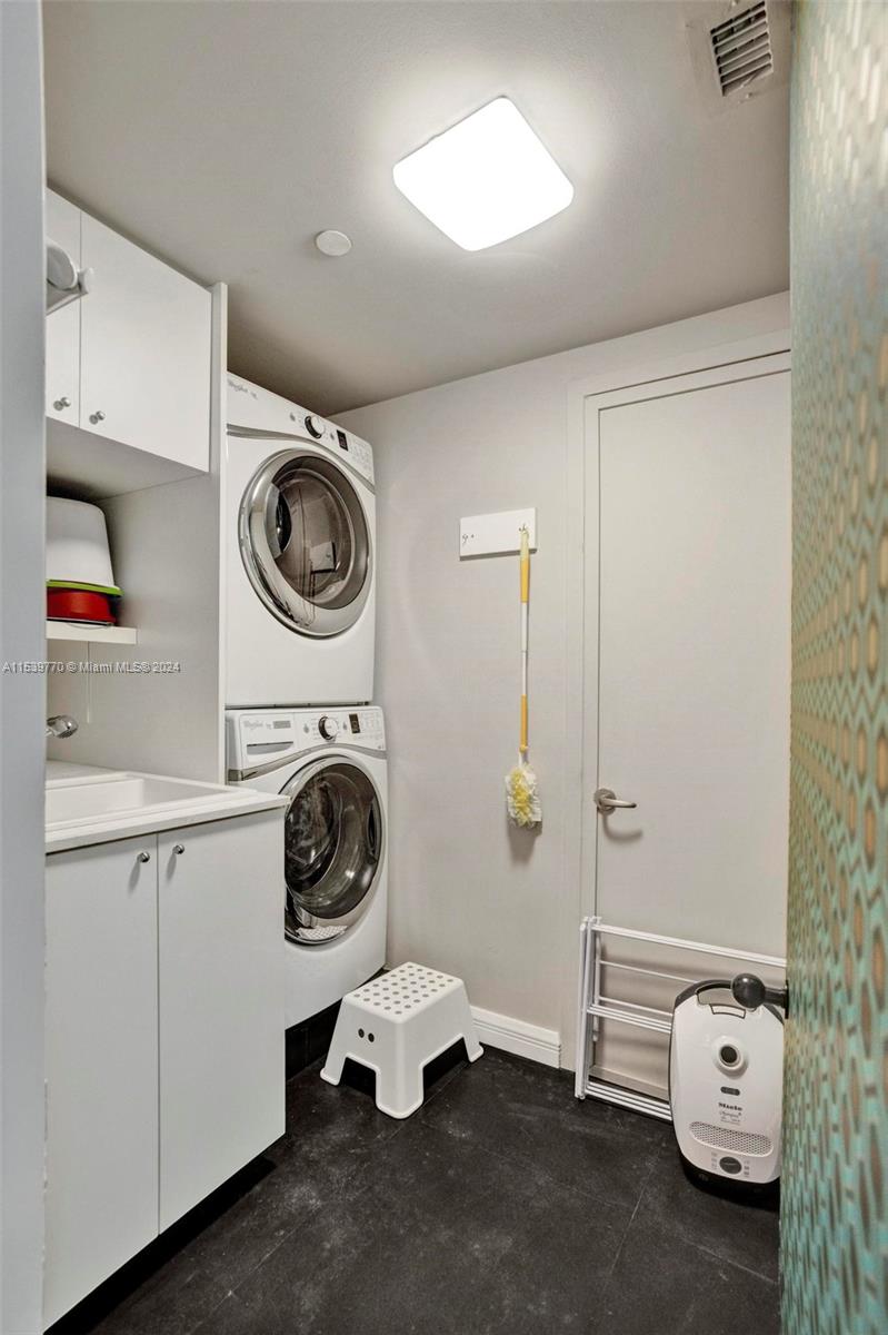 1331 Brickell Bay Dr, Miami, FL, 33131 United States, 3 Bedrooms Bedrooms, ,3 BathroomsBathrooms,Residential,For Sale,Brickell Bay Dr,A11539770