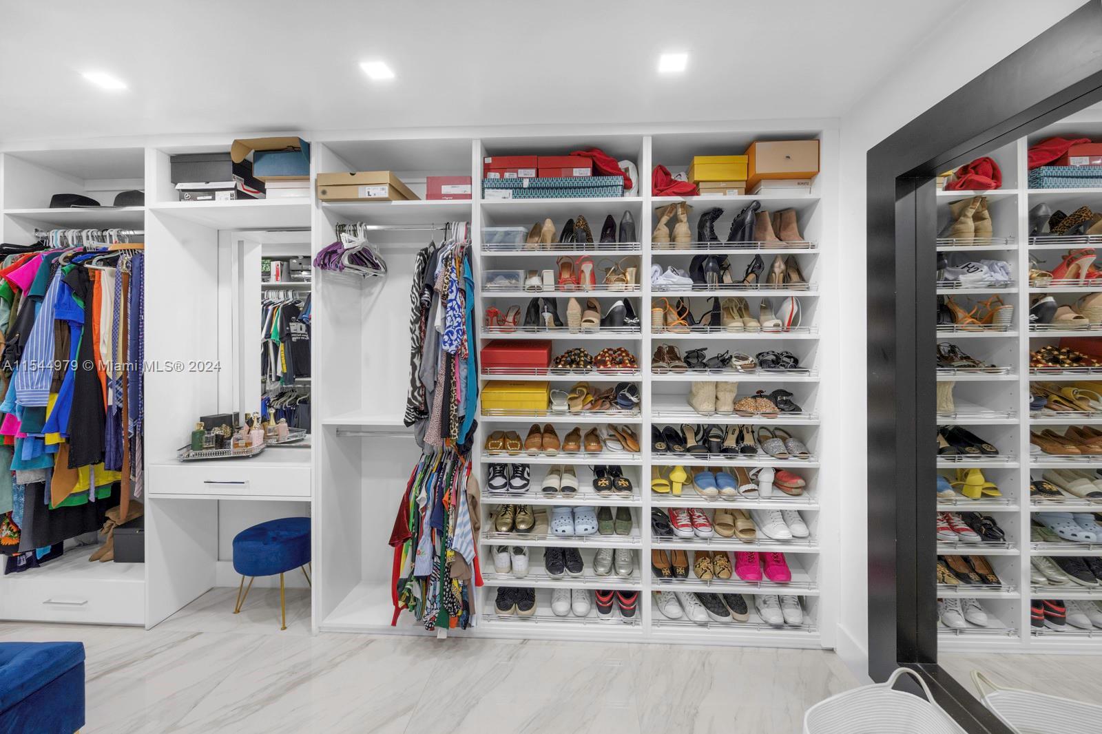 15559 SW 69th Ter, Miami, Florida 33193, 4 Bedrooms Bedrooms, ,2 BathroomsBathrooms,Residential,For Sale,15559 SW 69th Ter,A11544979