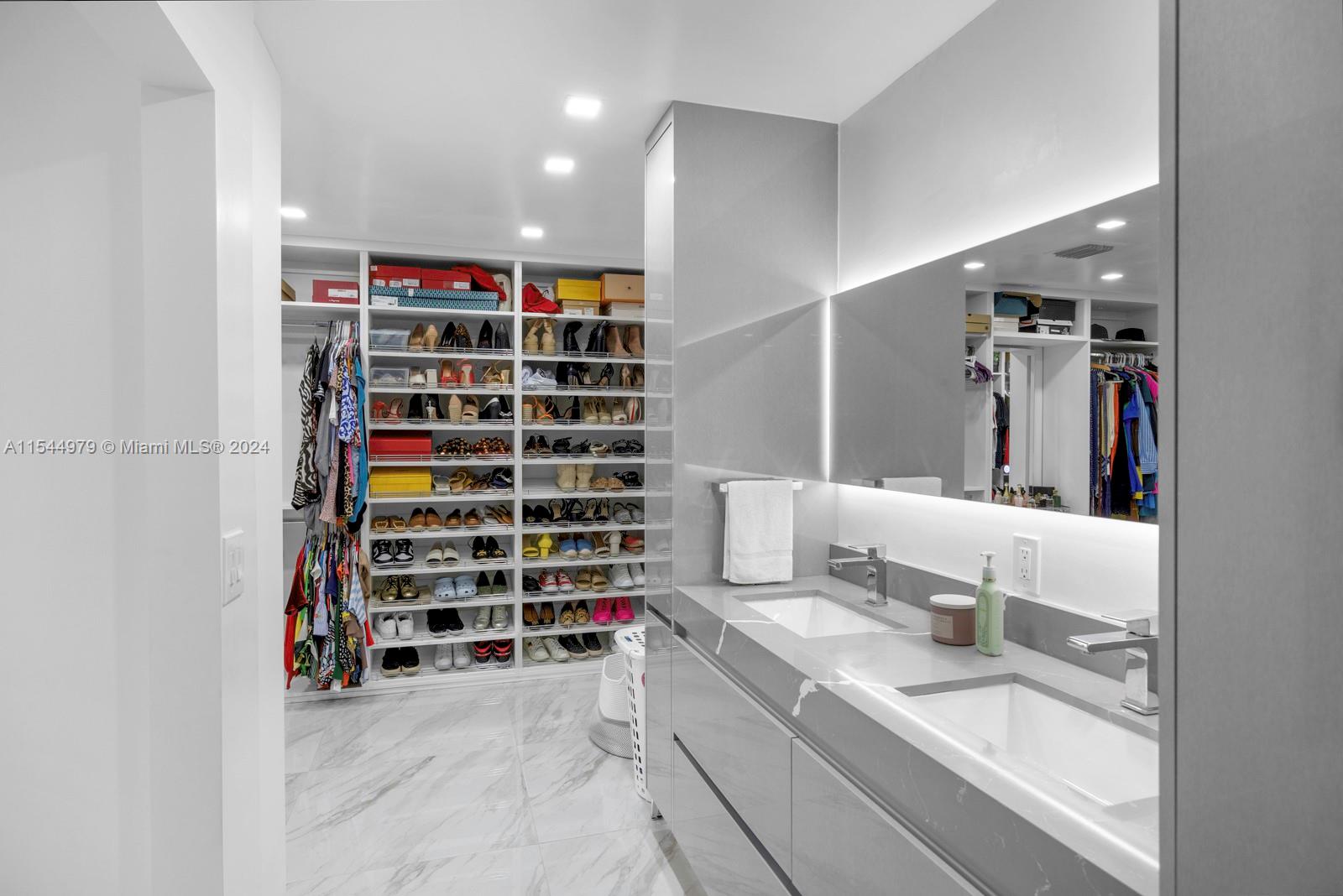 15559 SW 69th Ter, Miami, Florida 33193, 4 Bedrooms Bedrooms, ,2 BathroomsBathrooms,Residential,For Sale,15559 SW 69th Ter,A11544979