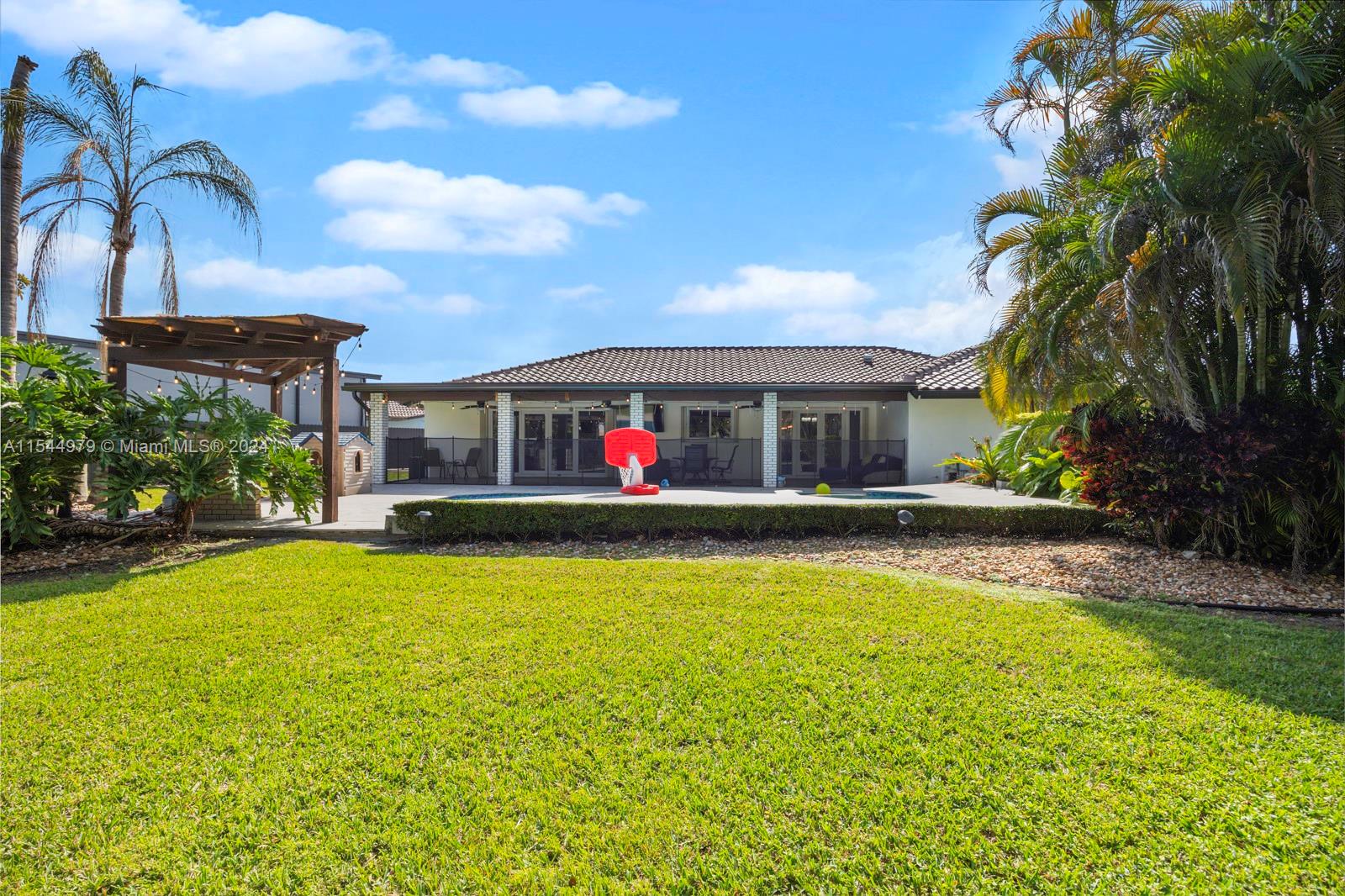 15559 SW 69th Ter, Miami, Florida 33193, 4 Bedrooms Bedrooms, ,2 BathroomsBathrooms,Residential,For Sale,15559 SW 69th Ter,A11544979