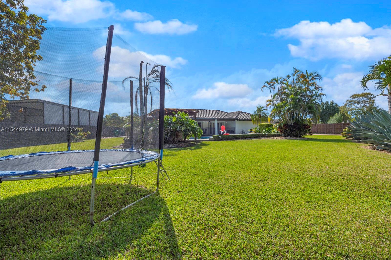 15559 SW 69th Ter, Miami, Florida 33193, 4 Bedrooms Bedrooms, ,2 BathroomsBathrooms,Residential,For Sale,15559 SW 69th Ter,A11544979