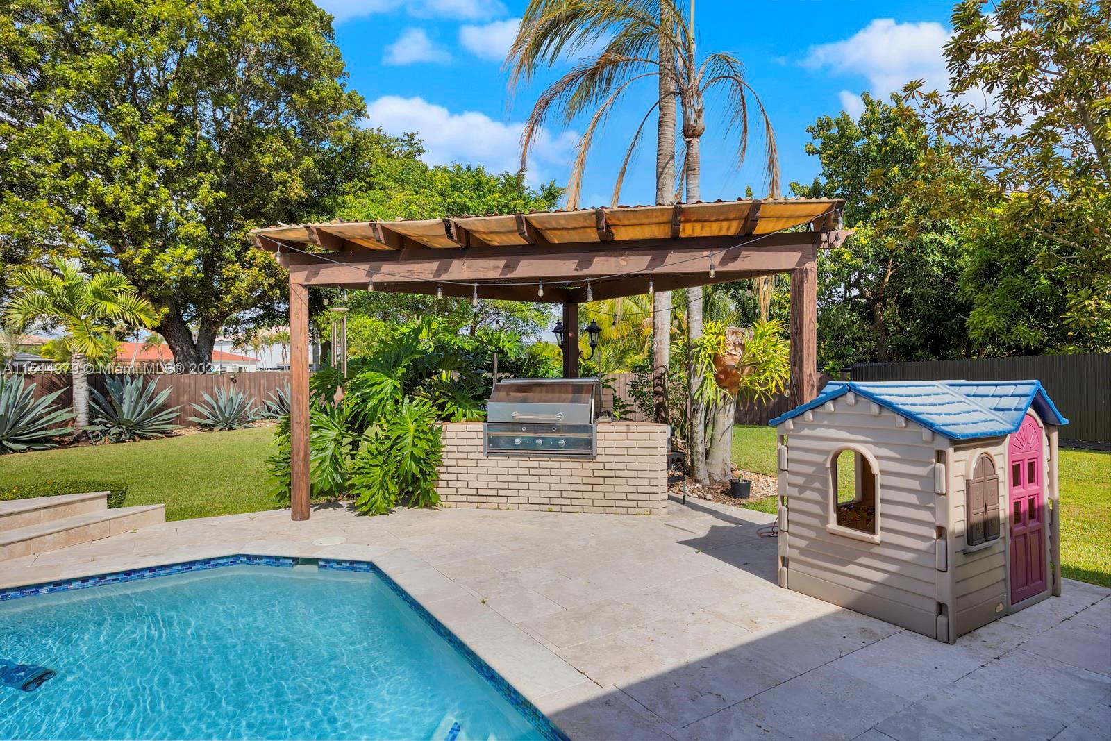 15559 SW 69th Ter, Miami, Florida 33193, 4 Bedrooms Bedrooms, ,2 BathroomsBathrooms,Residential,For Sale,15559 SW 69th Ter,A11544979