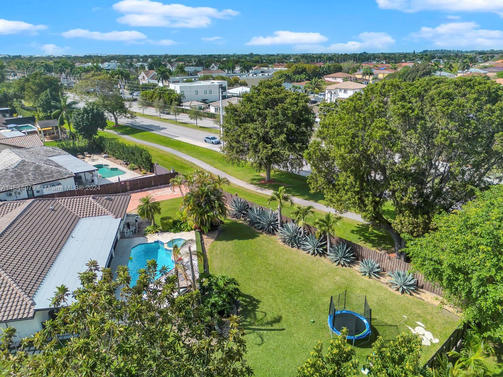 15559 SW 69th Ter, Miami, Florida 33193, 4 Bedrooms Bedrooms, ,2 BathroomsBathrooms,Residential,For Sale,15559 SW 69th Ter,A11544979