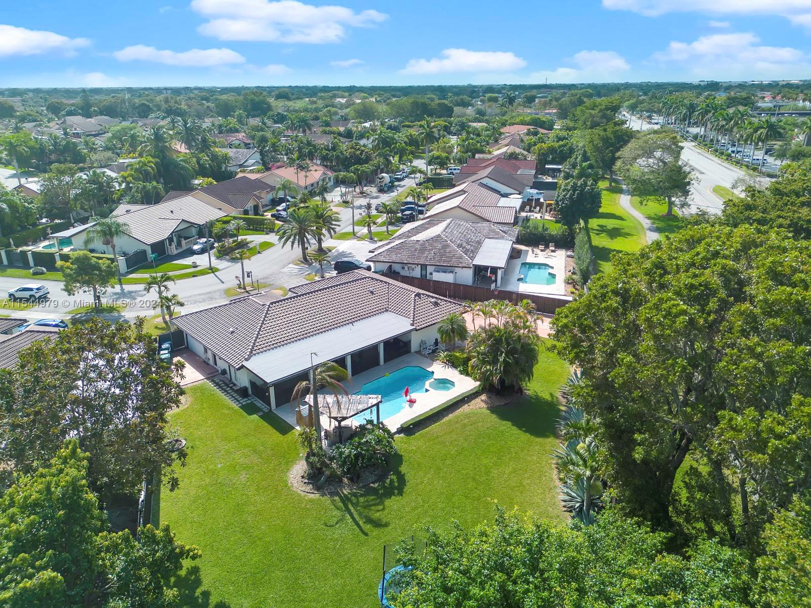 15559 SW 69th Ter, Miami, Florida 33193, 4 Bedrooms Bedrooms, ,2 BathroomsBathrooms,Residential,For Sale,15559 SW 69th Ter,A11544979