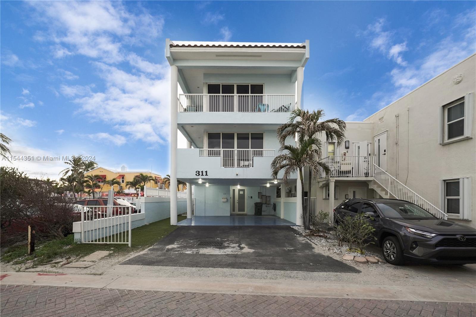 311 N Surf Rd, Hollywood, Florida 33019, 2 Bedrooms Bedrooms, ,2 BathroomsBathrooms,Residential,For Sale,311 N Surf Rd,A11544351