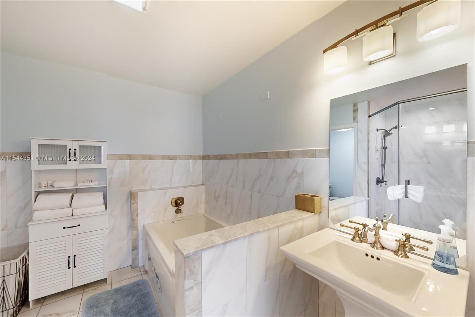 311 N Surf Rd, Hollywood, Florida 33019, 2 Bedrooms Bedrooms, ,2 BathroomsBathrooms,Residential,For Sale,311 N Surf Rd,A11544351