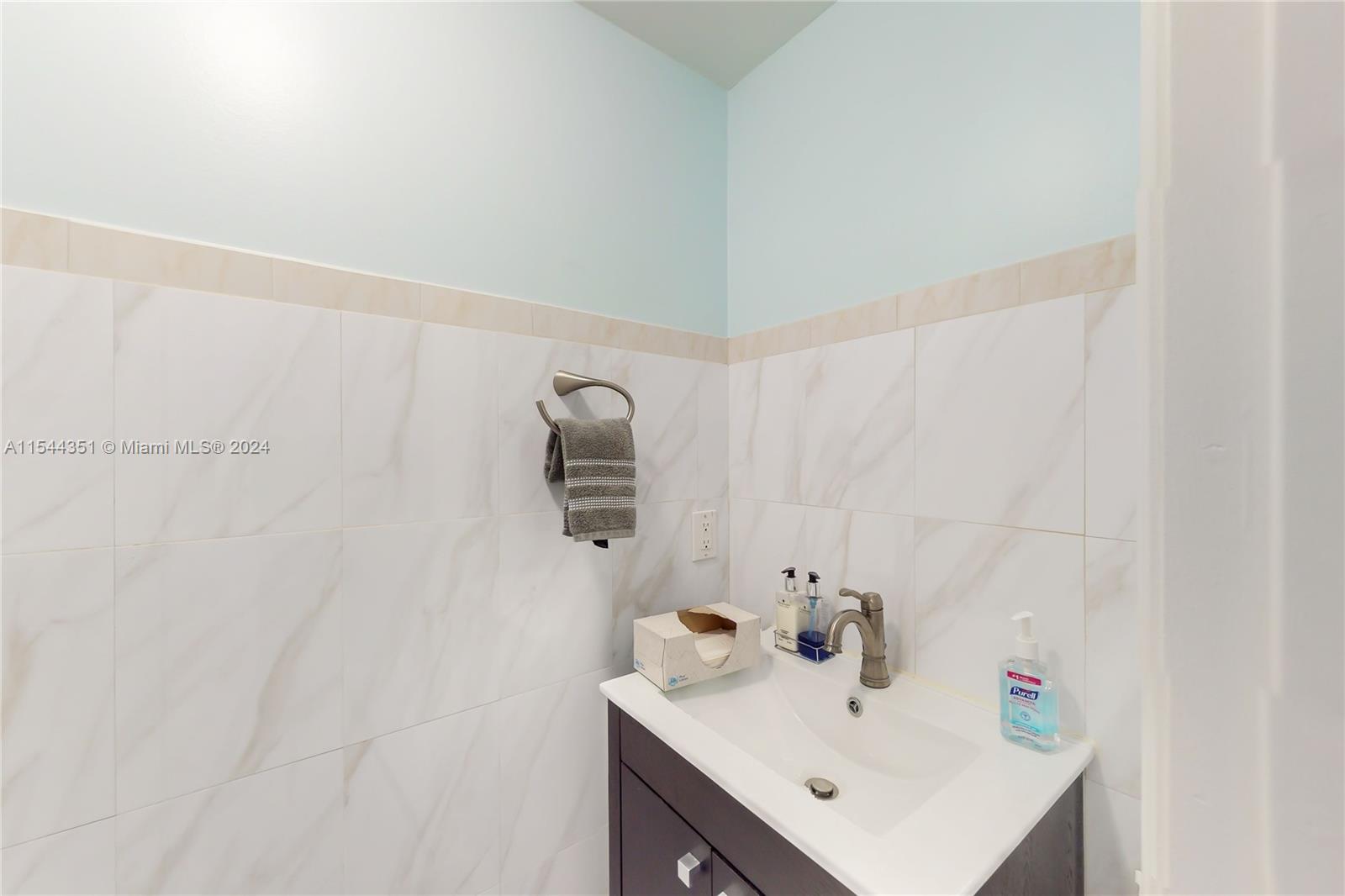 311 N Surf Rd, Hollywood, Florida 33019, 2 Bedrooms Bedrooms, ,2 BathroomsBathrooms,Residential,For Sale,311 N Surf Rd,A11544351