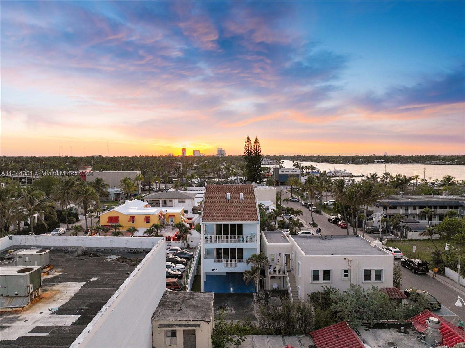 311 N Surf Rd, Hollywood, Florida 33019, 2 Bedrooms Bedrooms, ,2 BathroomsBathrooms,Residential,For Sale,311 N Surf Rd,A11544351