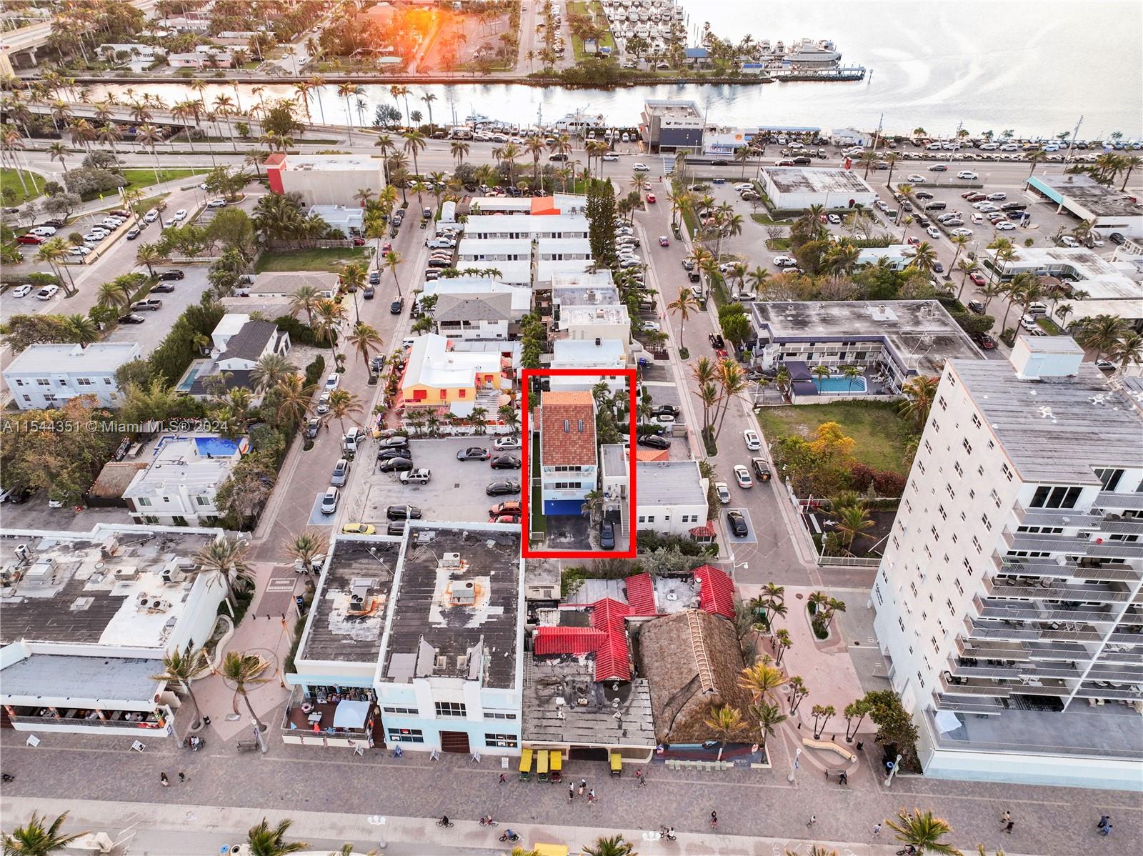 311 N Surf Rd, Hollywood, Florida 33019, 2 Bedrooms Bedrooms, ,2 BathroomsBathrooms,Residential,For Sale,311 N Surf Rd,A11544351