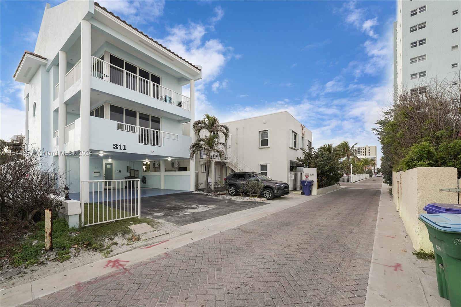 311 N Surf Rd, Hollywood, Florida 33019, 2 Bedrooms Bedrooms, ,2 BathroomsBathrooms,Residential,For Sale,311 N Surf Rd,A11544351