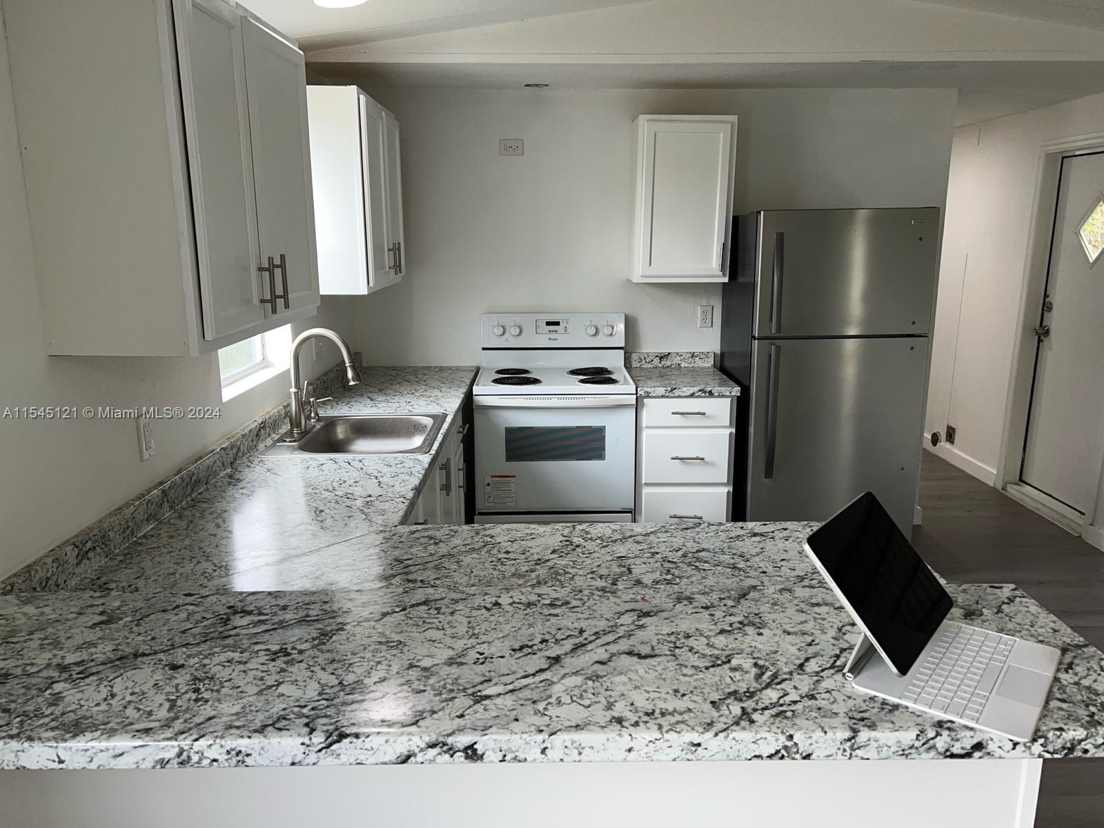 Homestead, Florida 33034, 2 Bedrooms Bedrooms, ,2 BathroomsBathrooms,Residential,For Sale,A11545121