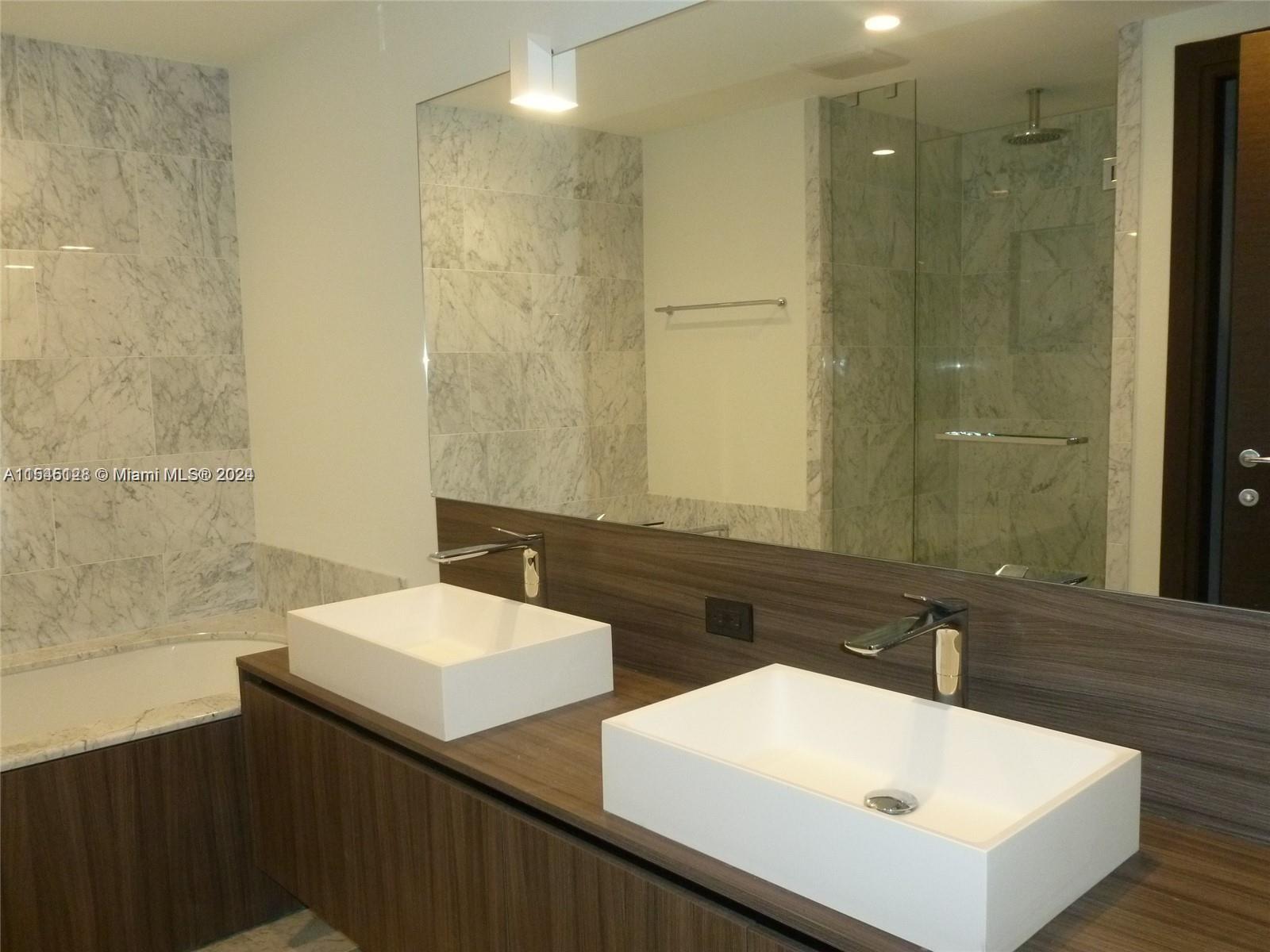 1000 Brickell Plz 2805, Miami, Florida 33131, 1 Bedroom Bedrooms, ,2 BathroomsBathrooms,Residential,For Sale,1000 Brickell Plz 2805,A11545128
