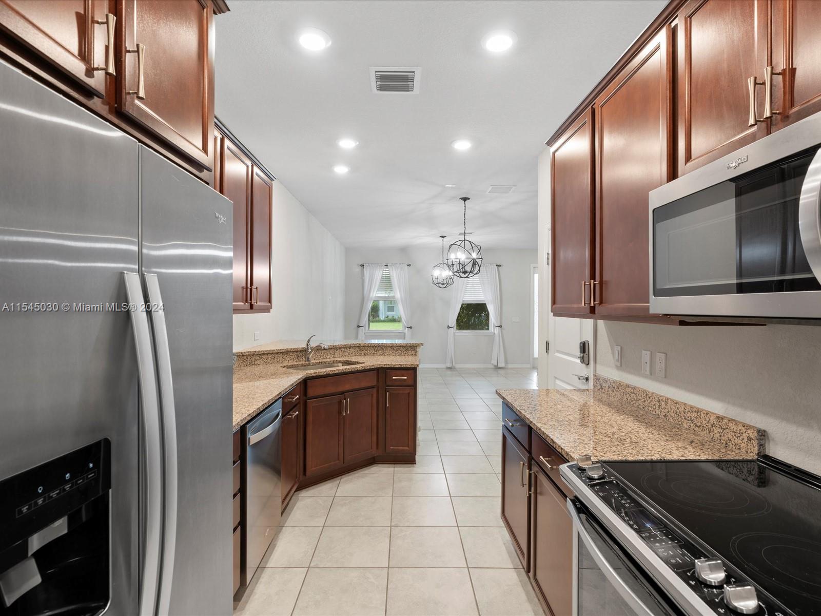 1240 Eucalyptus Dr 5, Hollywood, Florida 33021, 3 Bedrooms Bedrooms, ,2 BathroomsBathrooms,Residential,For Sale,1240 Eucalyptus Dr 5,A11545030