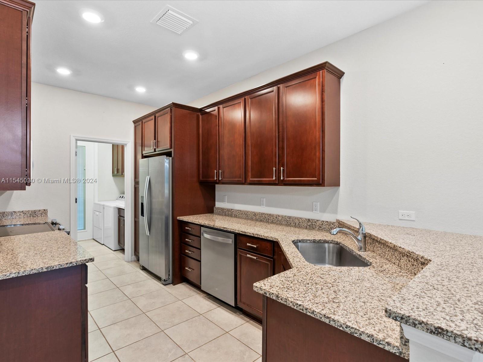 1240 Eucalyptus Dr 5, Hollywood, Florida 33021, 3 Bedrooms Bedrooms, ,2 BathroomsBathrooms,Residential,For Sale,1240 Eucalyptus Dr 5,A11545030