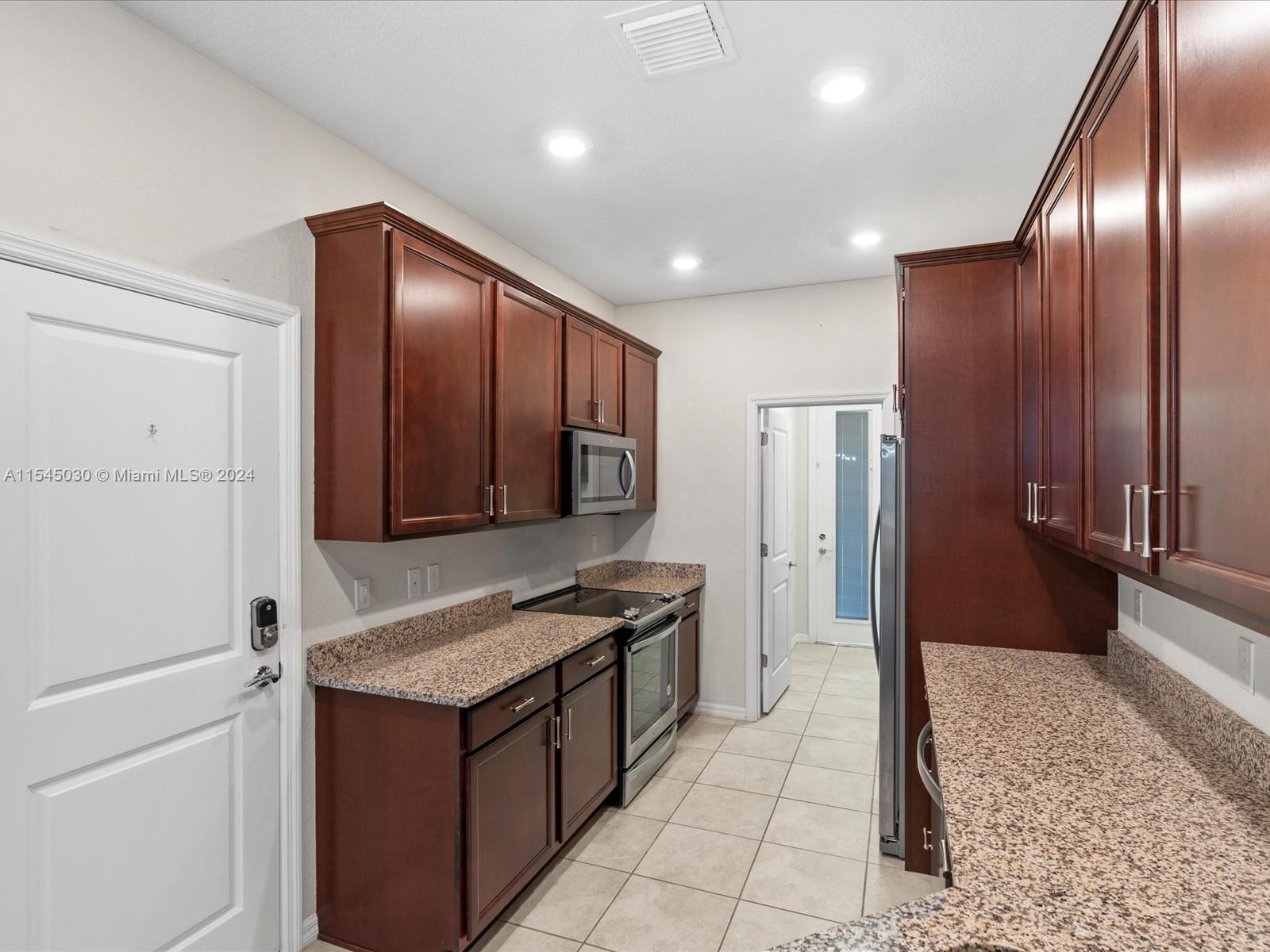 1240 Eucalyptus Dr 5, Hollywood, Florida 33021, 3 Bedrooms Bedrooms, ,2 BathroomsBathrooms,Residential,For Sale,1240 Eucalyptus Dr 5,A11545030