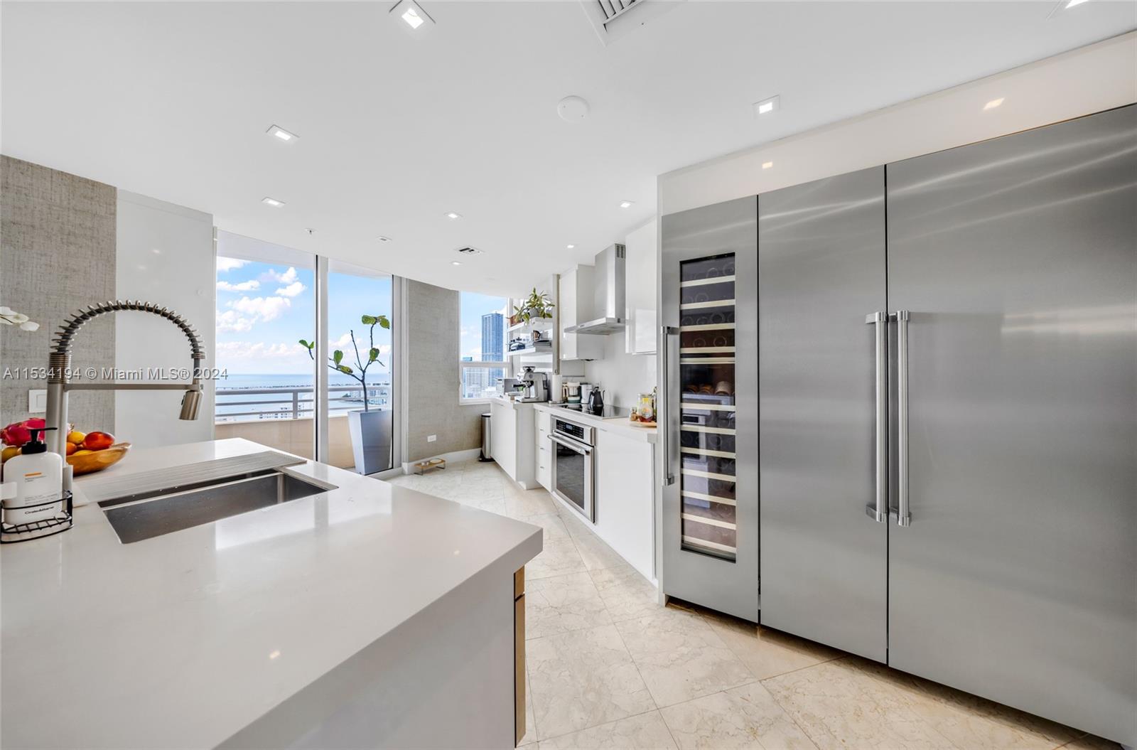 848 Brickell Key Dr 3305, Miami, Florida 33131, 2 Bedrooms Bedrooms, ,2 BathroomsBathrooms,Residential,For Sale,848 Brickell Key Dr 3305,A11534194