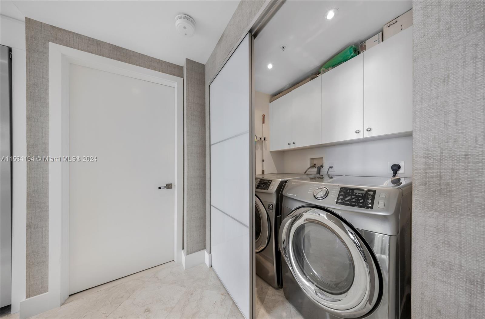 848 Brickell Key Dr 3305, Miami, Florida 33131, 2 Bedrooms Bedrooms, ,2 BathroomsBathrooms,Residential,For Sale,848 Brickell Key Dr 3305,A11534194