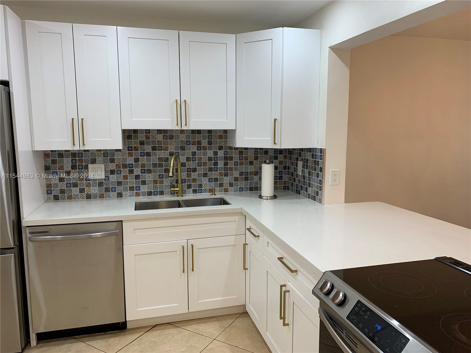 215 SE 3rd Ave 106A, Hallandale Beach, Florida 33009, 2 Bedrooms Bedrooms, ,1 BathroomBathrooms,Residentiallease,For Rent,215 SE 3rd Ave 106A,A11544983