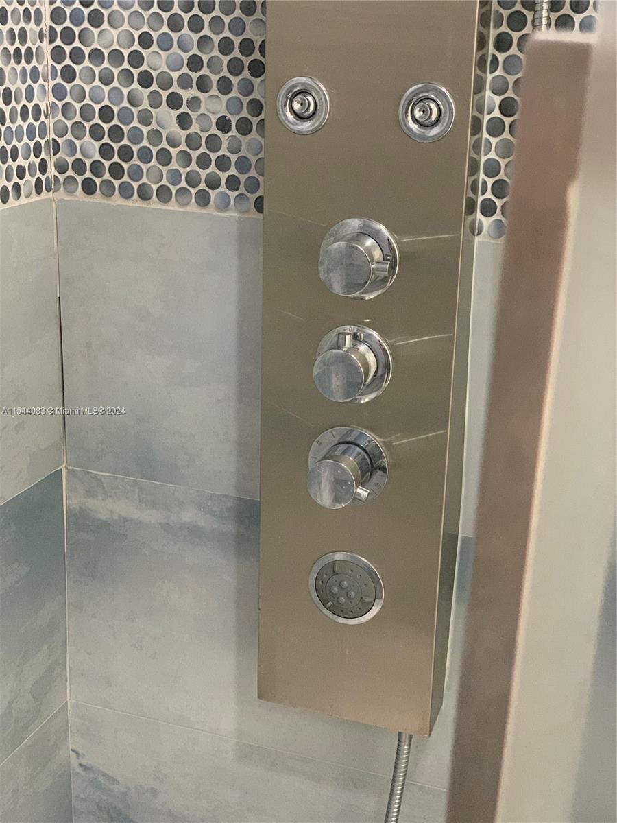 215 SE 3rd Ave 106A, Hallandale Beach, Florida 33009, 2 Bedrooms Bedrooms, ,1 BathroomBathrooms,Residentiallease,For Rent,215 SE 3rd Ave 106A,A11544983