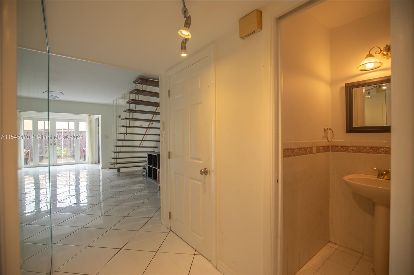 2181 NE 122nd St 2181, North Miami, Florida 33181, 2 Bedrooms Bedrooms, ,2 BathroomsBathrooms,Residential,For Sale,2181 NE 122nd St 2181,A11545170