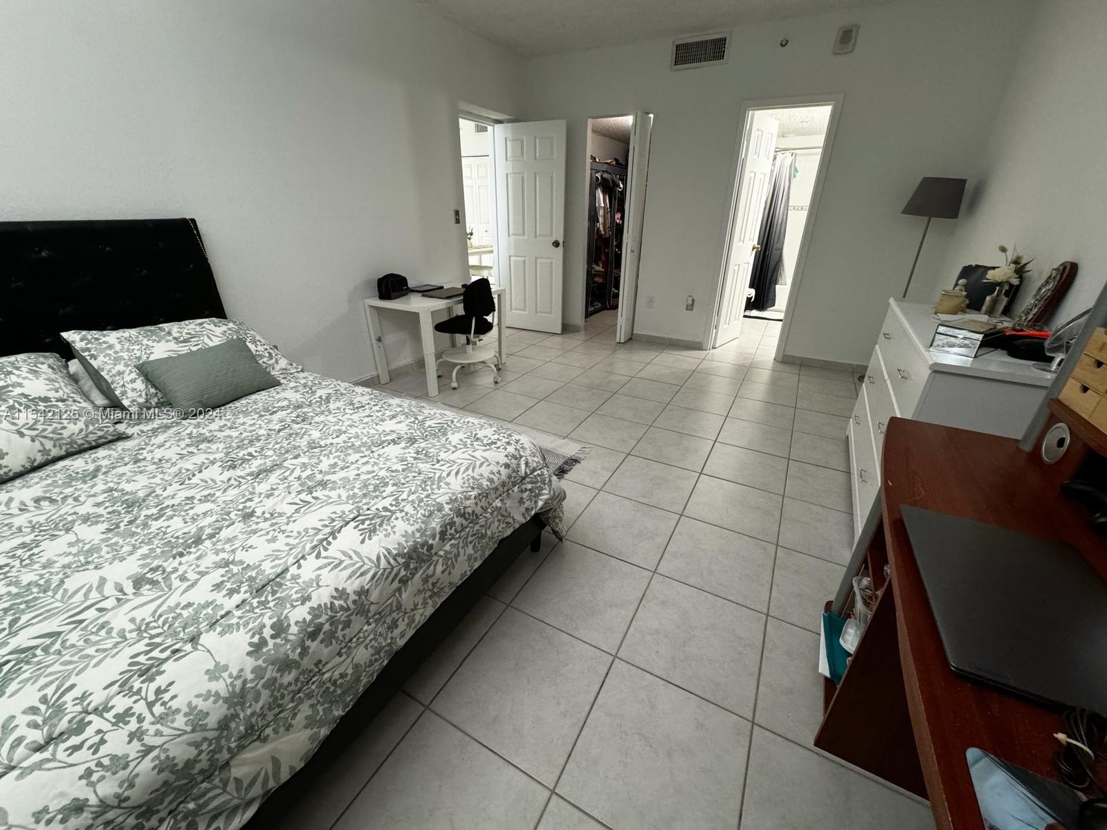 2829 Indian Creek Dr 909, Miami Beach, Florida 33140, 2 Bedrooms Bedrooms, ,1 BathroomBathrooms,Residential,For Sale,2829 Indian Creek Dr 909,A11542125