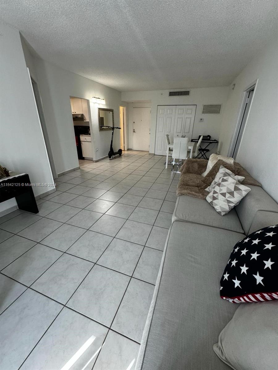 2829 Indian Creek Dr 909, Miami Beach, Florida 33140, 2 Bedrooms Bedrooms, ,1 BathroomBathrooms,Residential,For Sale,2829 Indian Creek Dr 909,A11542125