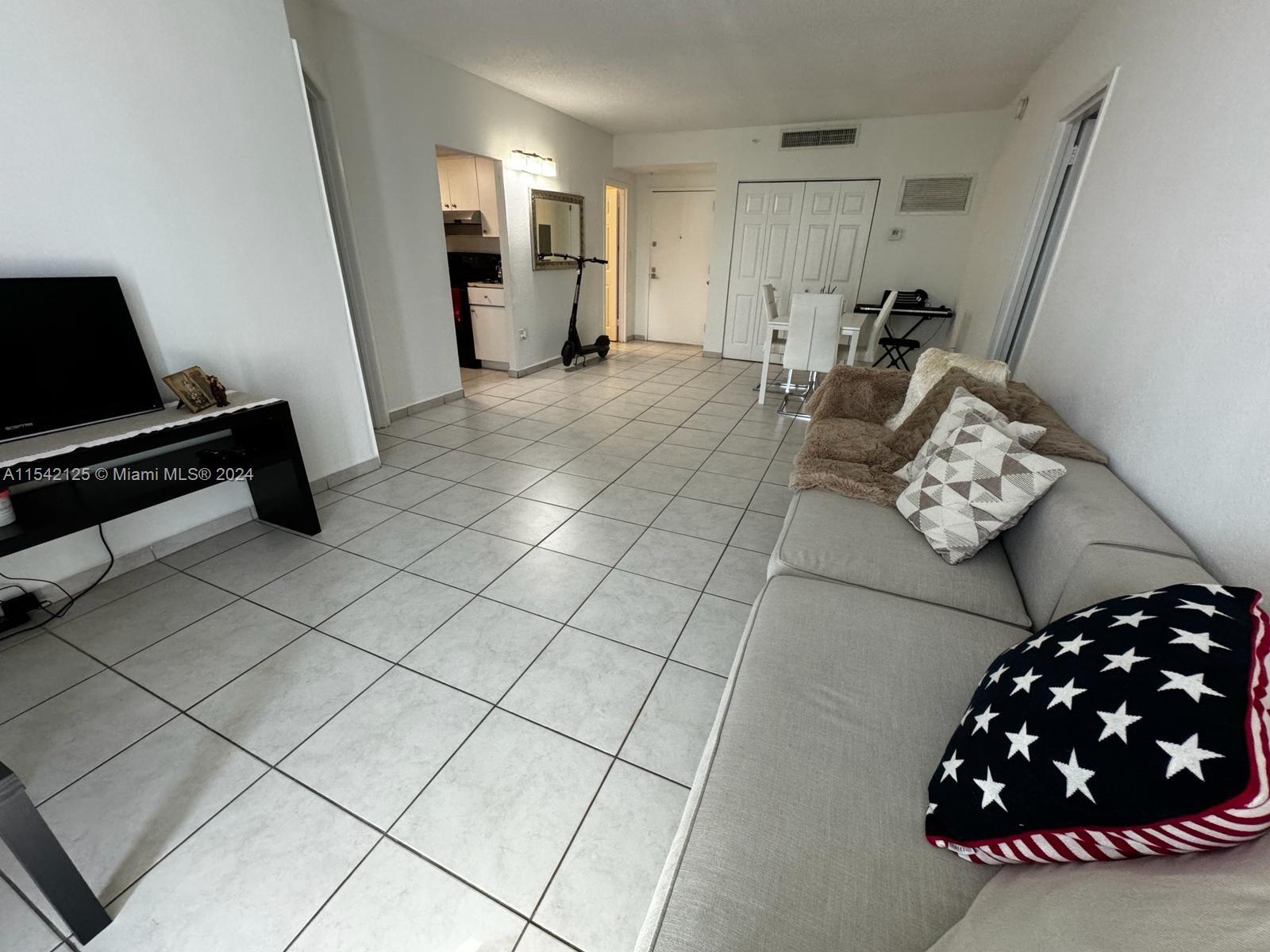 2829 Indian Creek Dr 909, Miami Beach, Florida 33140, 2 Bedrooms Bedrooms, ,1 BathroomBathrooms,Residential,For Sale,2829 Indian Creek Dr 909,A11542125