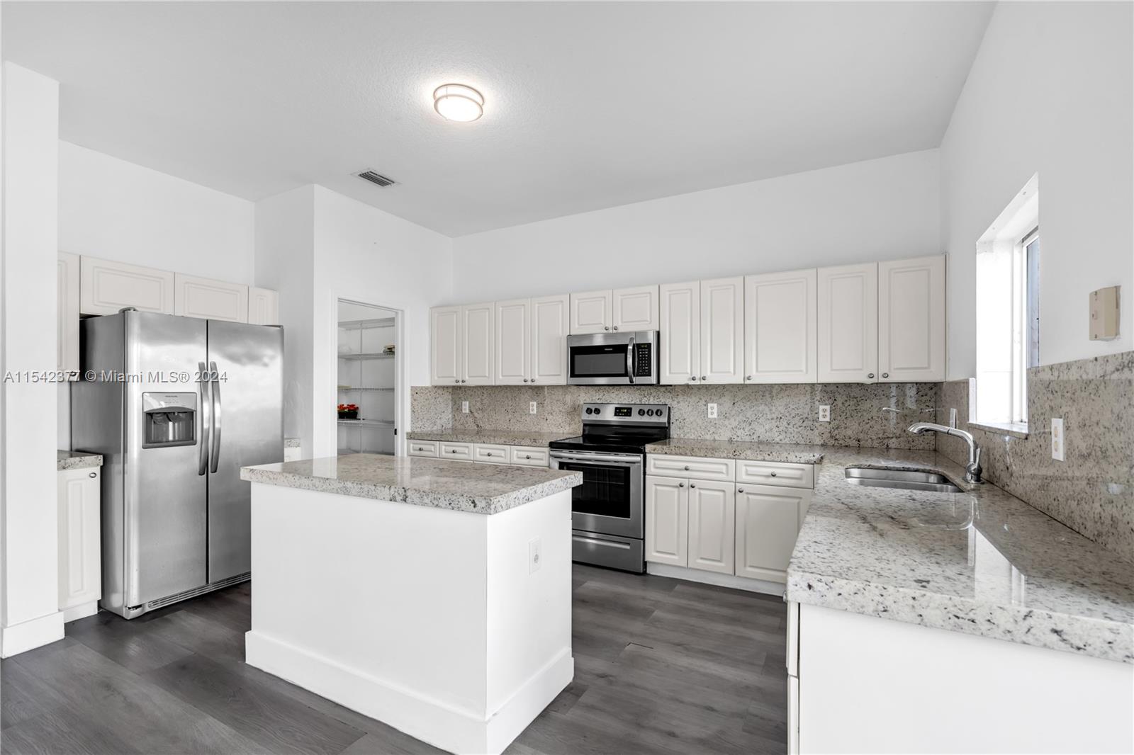 2451 SE 19th St, Homestead, Florida 33035, 3 Bedrooms Bedrooms, ,2 BathroomsBathrooms,Residential,For Sale,2451 SE 19th St,A11542377