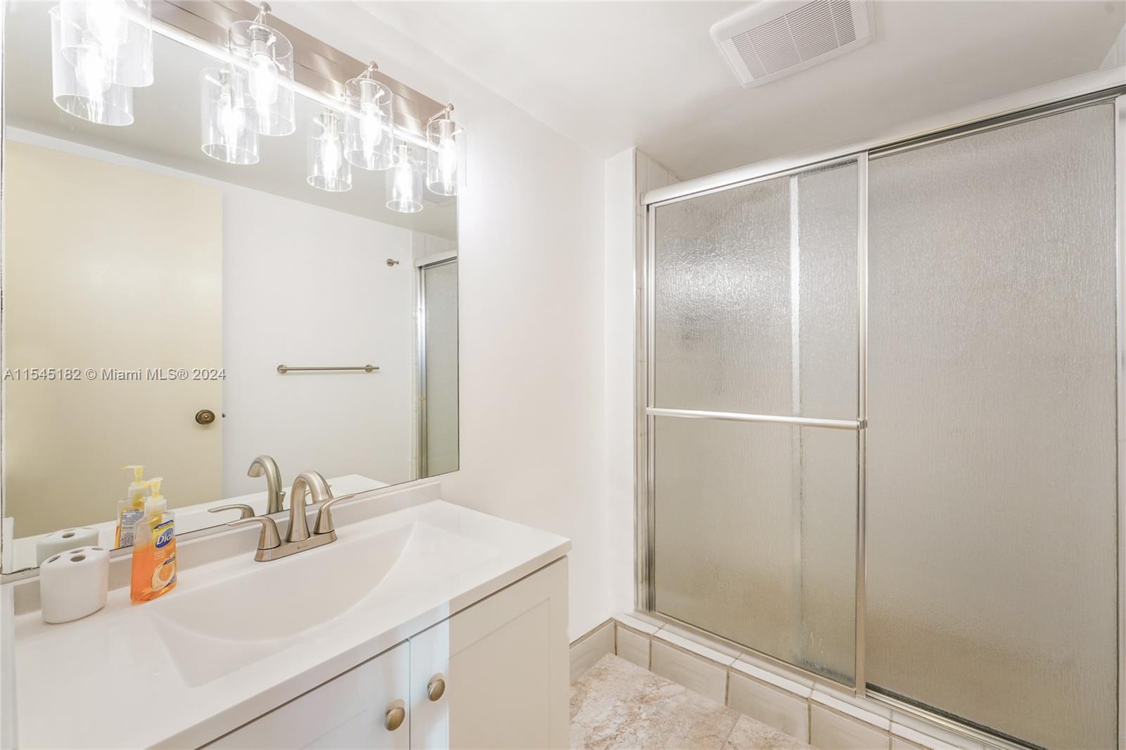 100 Bayview Dr, Sunny Isles Beach, FL, 33160 United States, 2 Bedrooms Bedrooms, ,2 BathroomsBathrooms,Residential,For Sale,Bayview Dr,A11545182