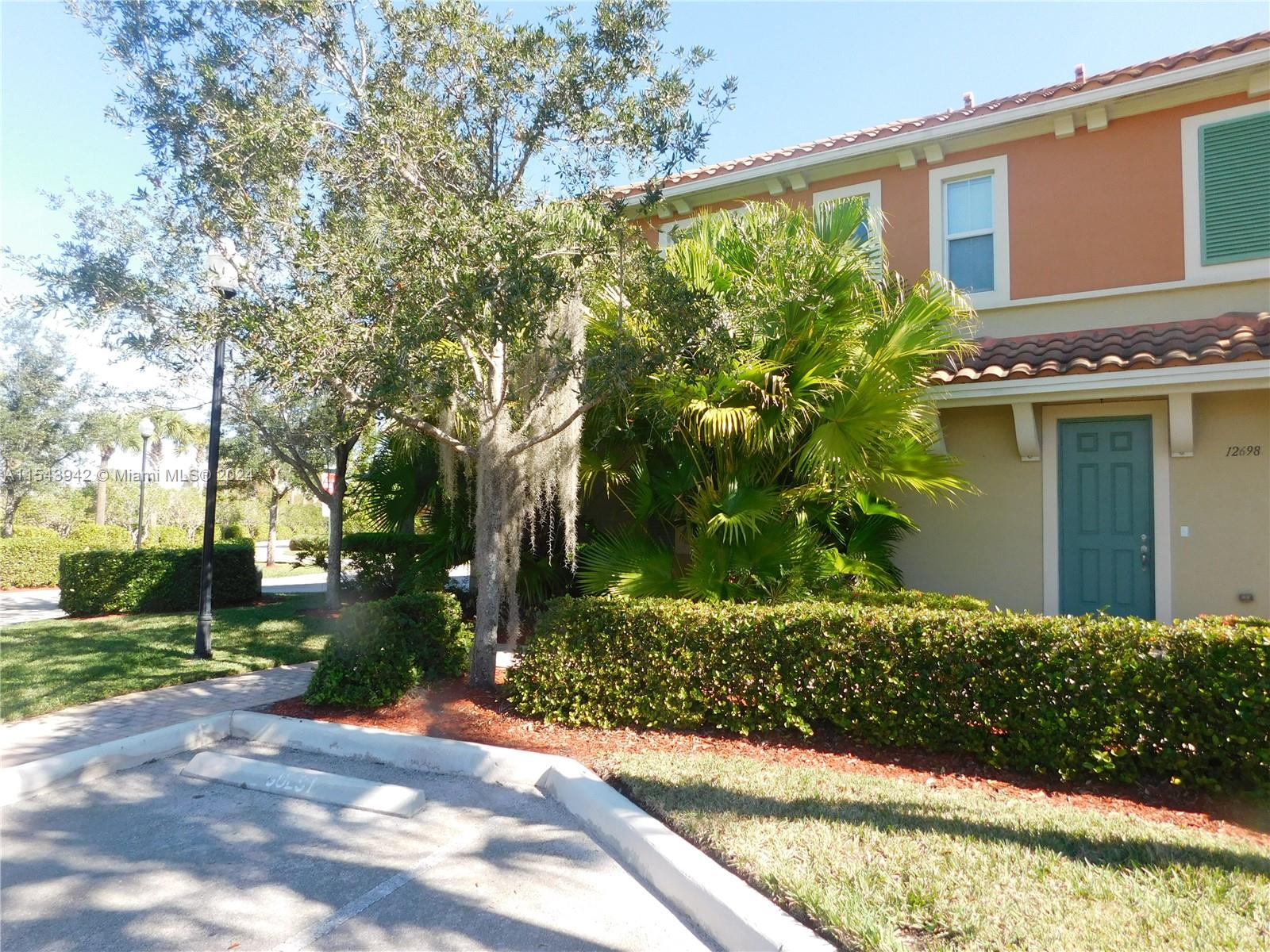 12698 NW 32nd MANOR #12698 For Sale A11543942, FL
