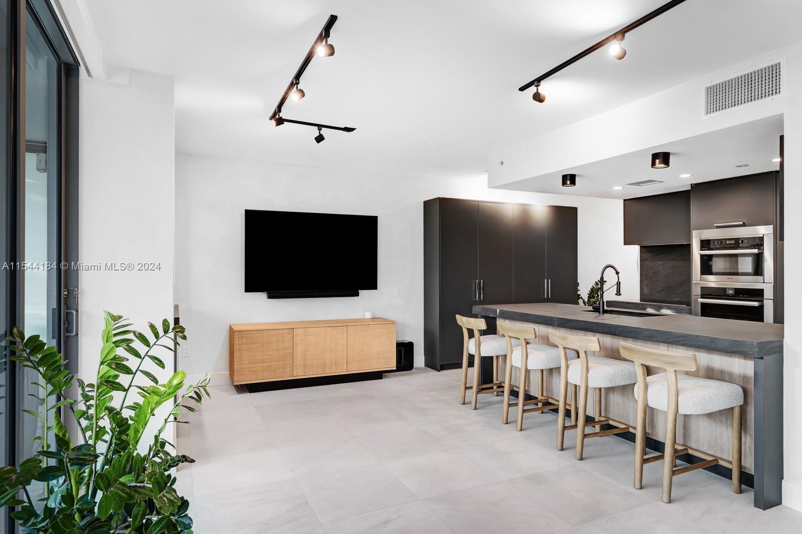 5875 Collins Ave, Miami Beach, FL, 33140 United States, 2 Bedrooms Bedrooms, ,2 BathroomsBathrooms,Residential,For Sale,Collins Ave,A11544184