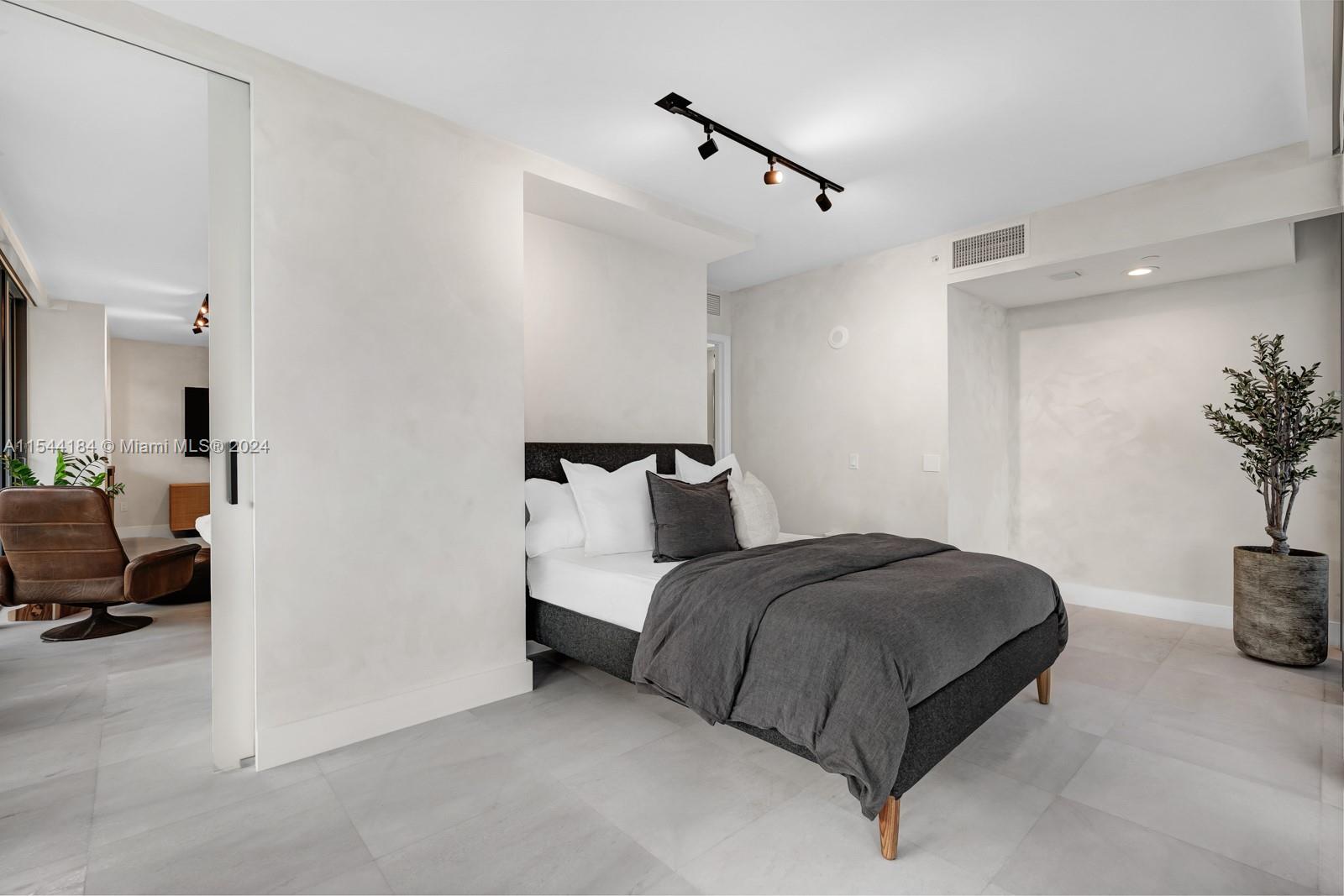 5875 Collins Ave, Miami Beach, FL, 33140 United States, 2 Bedrooms Bedrooms, ,2 BathroomsBathrooms,Residential,For Sale,Collins Ave,A11544184