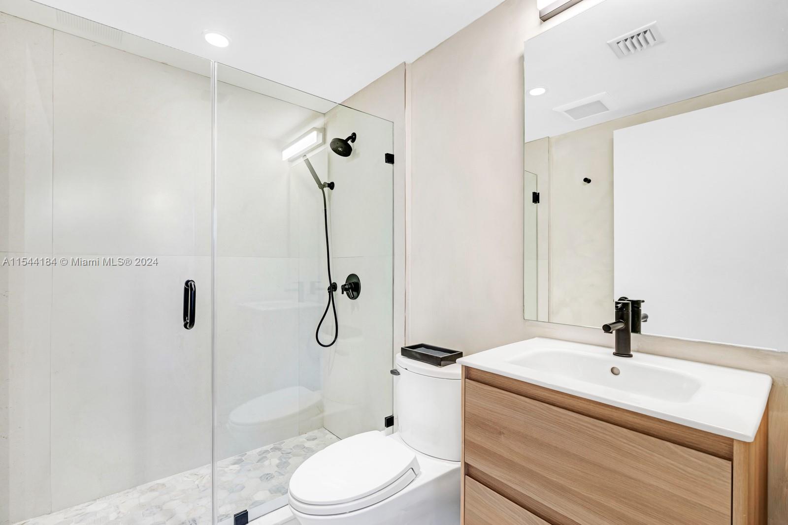 5875 Collins Ave, Miami Beach, FL, 33140 United States, 2 Bedrooms Bedrooms, ,2 BathroomsBathrooms,Residential,For Sale,Collins Ave,A11544184