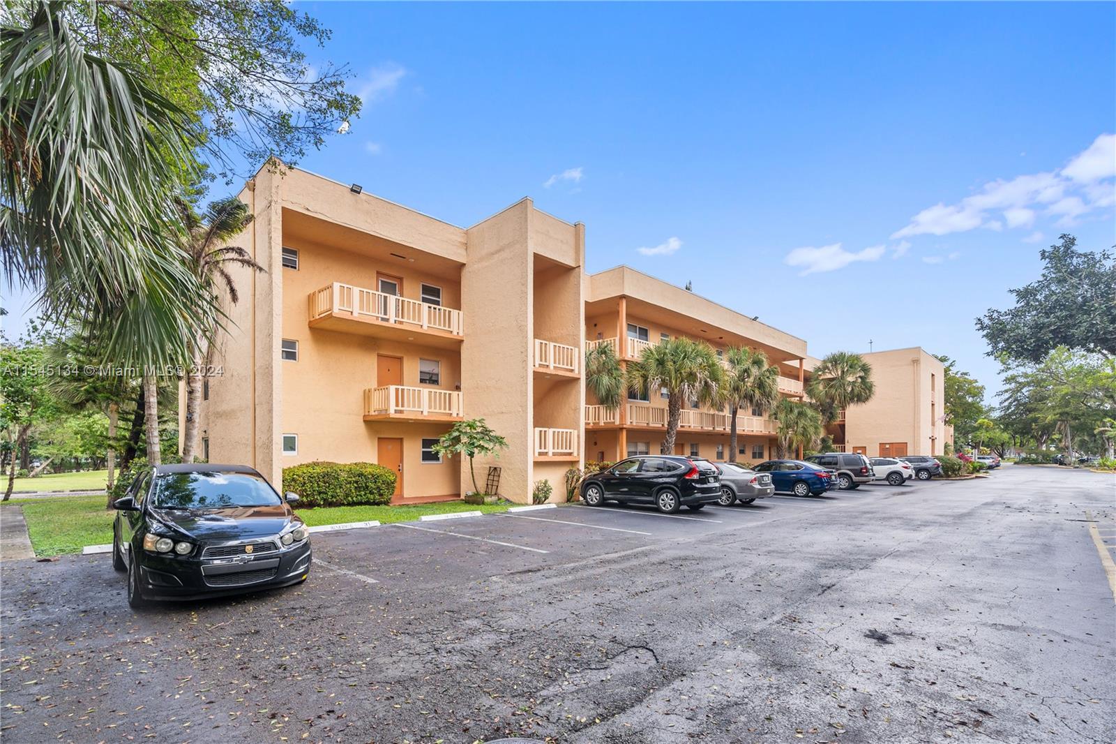 8400 Lagos De Campo Blvd 312, Tamarac, Florida 33321, 1 Bedroom Bedrooms, ,1 BathroomBathrooms,Residential,For Sale,8400 Lagos De Campo Blvd 312,A11545134