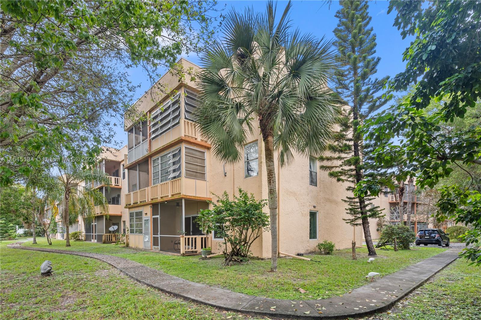 8400 Lagos De Campo Blvd 312, Tamarac, Florida 33321, 1 Bedroom Bedrooms, ,1 BathroomBathrooms,Residential,For Sale,8400 Lagos De Campo Blvd 312,A11545134