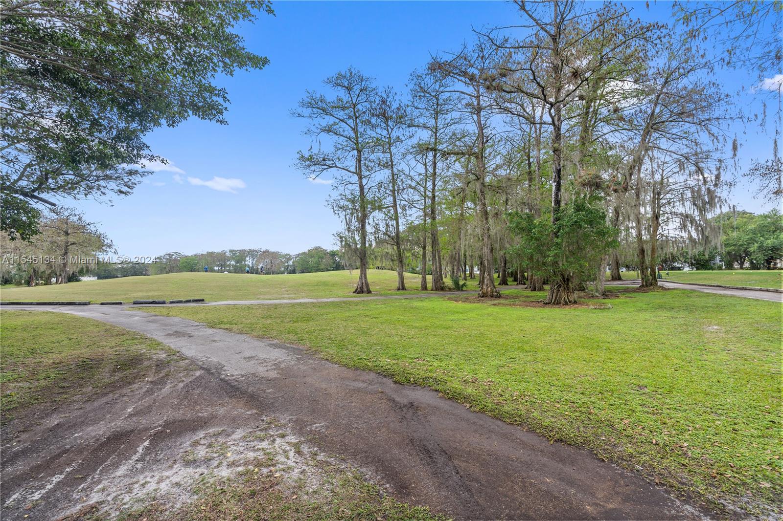 8400 Lagos De Campo Blvd 312, Tamarac, Florida 33321, 1 Bedroom Bedrooms, ,1 BathroomBathrooms,Residential,For Sale,8400 Lagos De Campo Blvd 312,A11545134