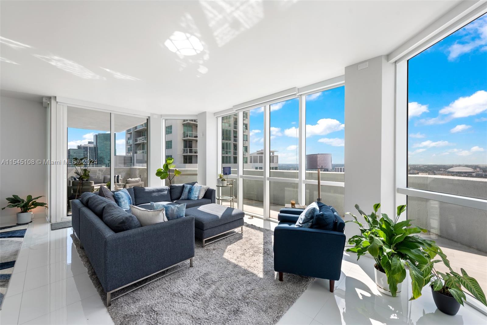 244 Biscayne Blvd 4008, Miami, Florida 33132, 3 Bedrooms Bedrooms, ,3 BathroomsBathrooms,Residential,For Sale,244 Biscayne Blvd 4008,A11545108